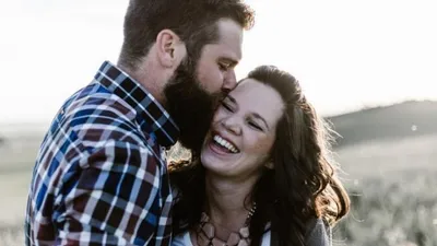 8 Behaviors Men Show When They’re With Their True Love